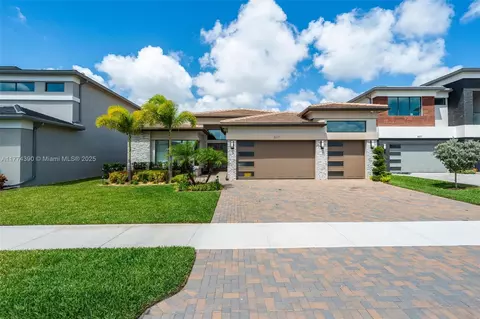 8577 Shoreacres St, Boca Raton, FL 33434