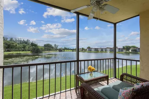 9400 N Hollybrook Lake Dr #6-206, Pembroke Pines, FL 33025