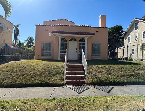 870 NW 14th Ct, Miami, FL 33125