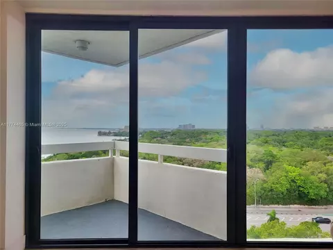 View/Area - 2501 Brickell Ave #1207, Miami, FL 33129 photo 3 of 5