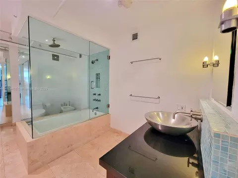 Bath - 2501 Brickell Ave #1207, Miami, FL 33129 photo 2 of 3
