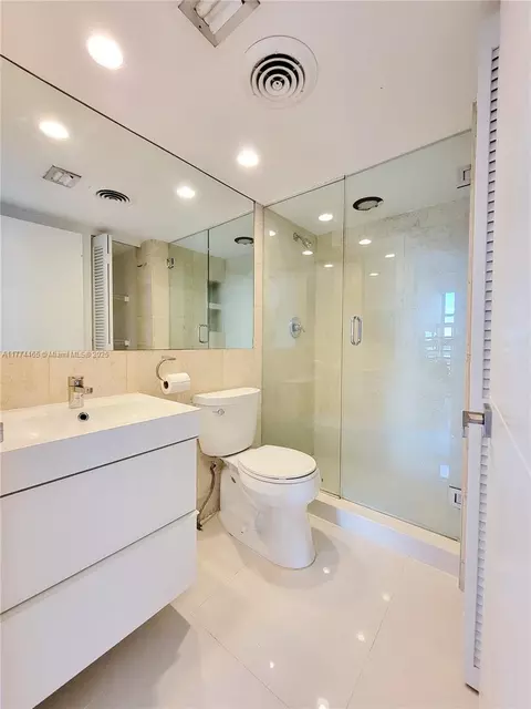 Bath - 2501 Brickell Ave #1207, Miami, FL 33129 photo 3 of 3
