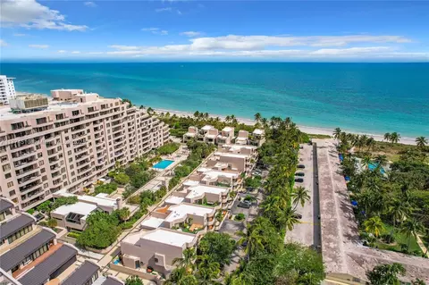 181 Crandon Blvd #207, Key Biscayne, FL 33149