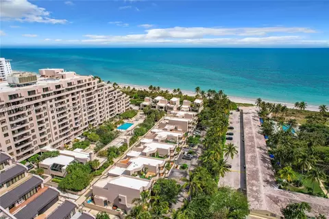 181 Crandon Blvd #207, Key Biscayne, FL 33149