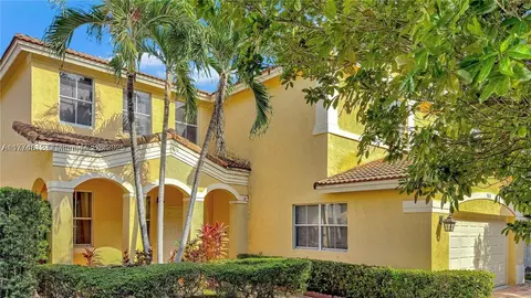 9631 NW 45th St, Doral, FL 33178