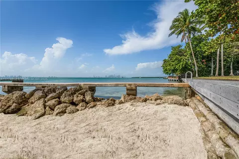 5 Harbor Pt, Key Biscayne, FL 33149 photo 2