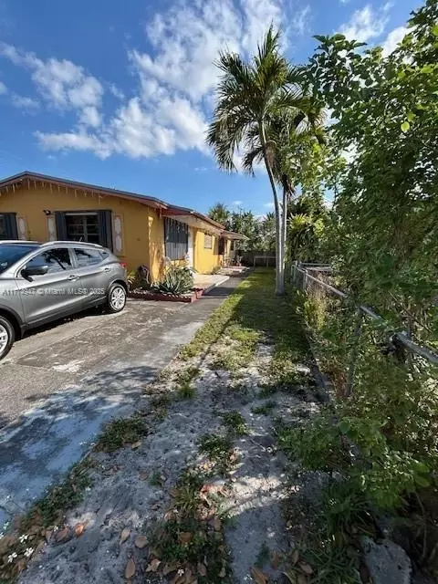 90 E 15th St, Hialeah, FL 33010