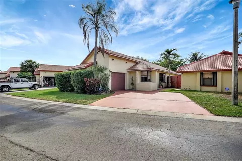 270 SW 113th Ter, Pembroke Pines, FL 33025
