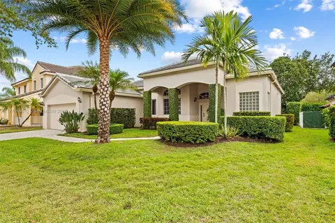 821 Crestview Cir, Weston, FL 33327