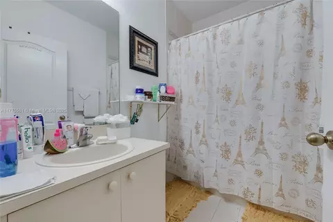 Bath - 21441 SW 85th Path, Cutler Bay, FL 33189 photo 1 of 2