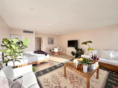 2899 Collins Ave #550, Miami Beach, FL 33140
