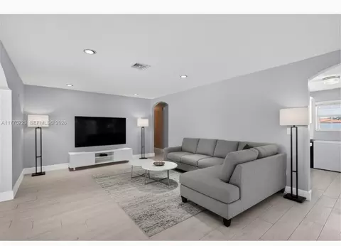 217 SE 5th St, Dania Beach, FL 33004