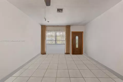 810 West Dr, Opa Locka, FL 33054 photo 5