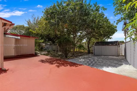 810 West Dr, Opa Locka, FL 33054 photo 16