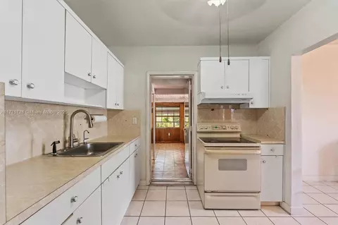 810 West Dr, Opa Locka, FL 33054 photo 9