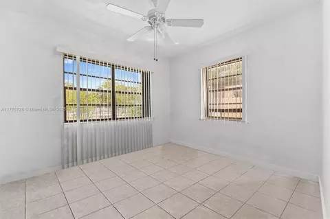 810 West Dr, Opa Locka, FL 33054 photo 11