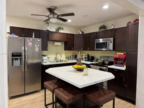 Kitchen - 653 SE 8th Pl, Hialeah, FL 33010 photo 2 of 4