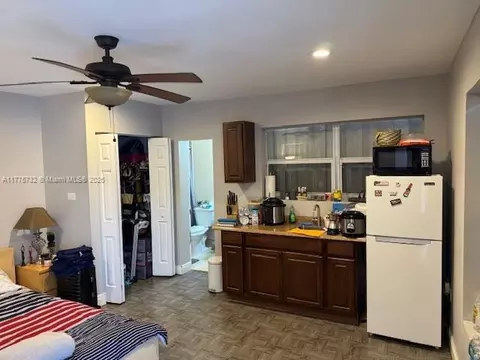 Other - 653 SE 8th Pl, Hialeah, FL 33010 photo 4 of 12