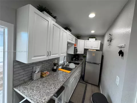 Kitchen - 653 SE 8th Pl, Hialeah, FL 33010 photo 3 of 4