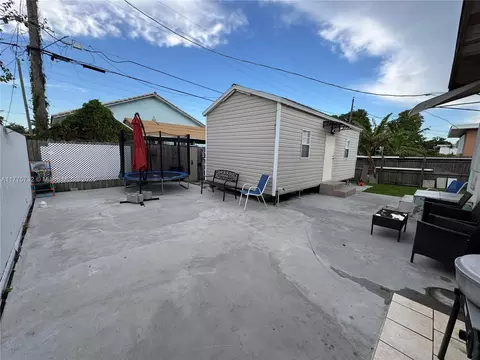 Exterior - 653 SE 8th Pl, Hialeah, FL 33010 photo 3 of 5