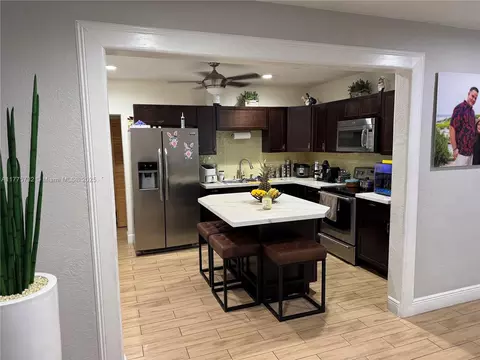 Kitchen - 653 SE 8th Pl, Hialeah, FL 33010 photo 1 of 4