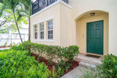 611 SW 1st Ter #611, Pompano Beach, FL 33060