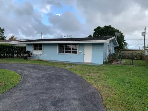 8300 NW 11th Ct, Pembroke Pines, FL 33024