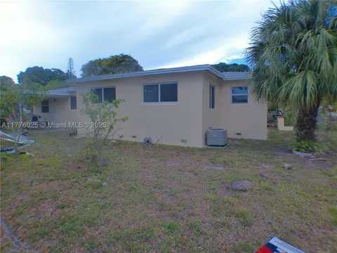 205 NW 121st St, North Miami, FL 33168