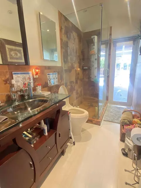 Bath - 291 Cir Dr, Hialeah, FL 33010 photo 1 of 4