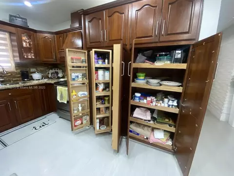 Kitchen - 291 Cir Dr, Hialeah, FL 33010 photo 3 of 5