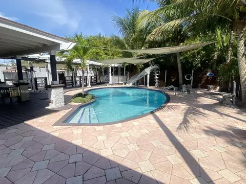 Exterior - 291 Cir Dr, Hialeah, FL 33010 photo 8 of 15