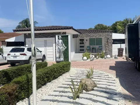 Exterior - 291 Cir Dr, Hialeah, FL 33010 photo 2 of 15