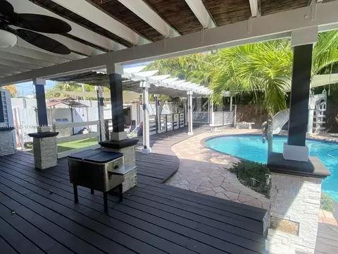 Exterior - 291 Cir Dr, Hialeah, FL 33010 photo 7 of 15