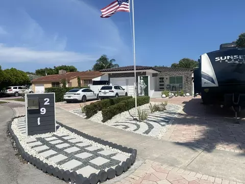 291 Cir Dr, Hialeah, FL 33010