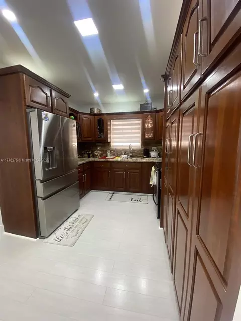 Kitchen - 291 Cir Dr, Hialeah, FL 33010 photo 2 of 5