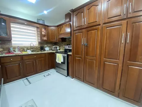 Kitchen - 291 Cir Dr, Hialeah, FL 33010 photo 4 of 5