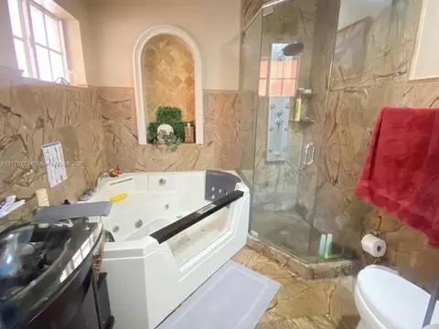 Bath - 291 Cir Dr, Hialeah, FL 33010 photo 3 of 4