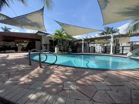 Exterior - 291 Cir Dr, Hialeah, FL 33010 photo 10 of 15