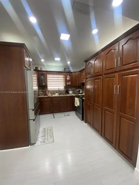 Kitchen - 291 Cir Dr, Hialeah, FL 33010 photo 1 of 5