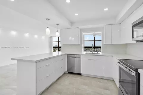 600 Parkview Dr #1123, Hallandale Beach, FL 33009