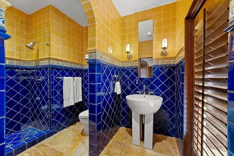 Bath - 551 S Mashta Dr, Key Biscayne, FL 33149 photo 4 of 9