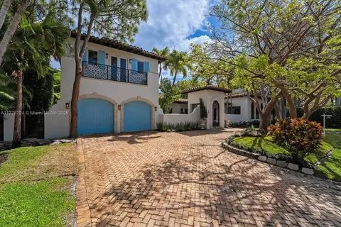 Exterior - 551 S Mashta Dr, Key Biscayne, FL 33149 photo 2 of 15