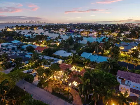 View/Area - 551 S Mashta Dr, Key Biscayne, FL 33149 photo 3 of 15