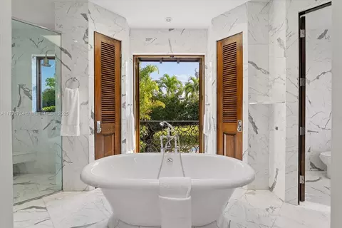 Bath - 551 S Mashta Dr, Key Biscayne, FL 33149 photo 2 of 9