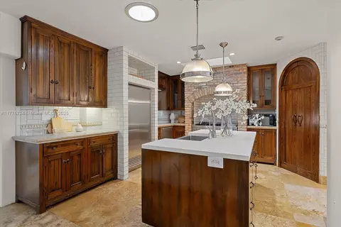 Kitchen - 551 S Mashta Dr, Key Biscayne, FL 33149 photo 1 of 3