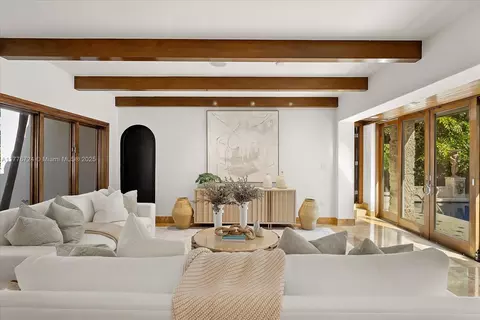 Living - 551 S Mashta Dr, Key Biscayne, FL 33149 photo 2 of 6
