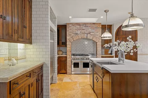 Kitchen - 551 S Mashta Dr, Key Biscayne, FL 33149 photo 2 of 3