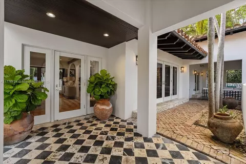 Exterior - 551 S Mashta Dr, Key Biscayne, FL 33149 photo 12 of 15