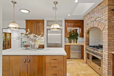 Kitchen - 551 S Mashta Dr, Key Biscayne, FL 33149 photo 3 of 3