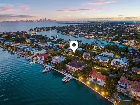 View/Area - 551 S Mashta Dr, Key Biscayne, FL 33149 photo 2 of 15
